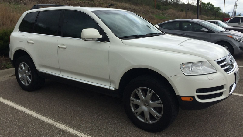 Illustration for article titled Here Are Ten Of The Best Luxury SUVs On eBay For Less Than $30,000